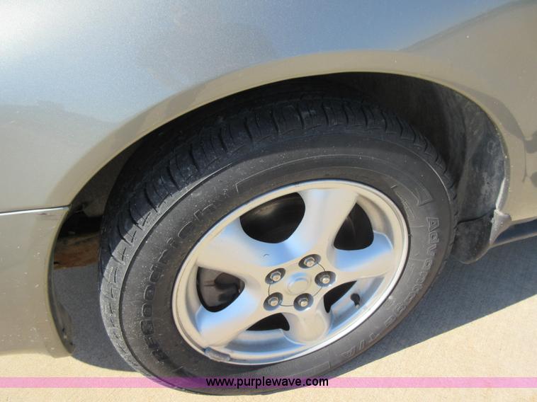 image for item L2832 2003 Ford Taurus SE