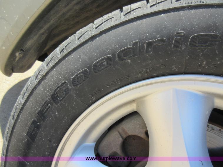 image for item L2832 2003 Ford Taurus SE