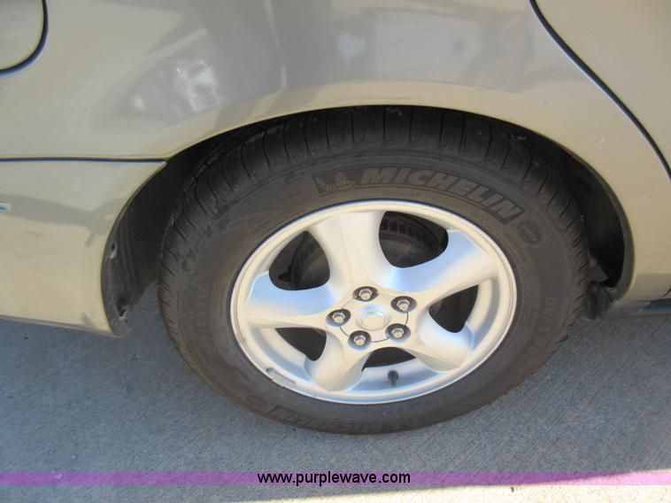 image for item L2832 2003 Ford Taurus SE