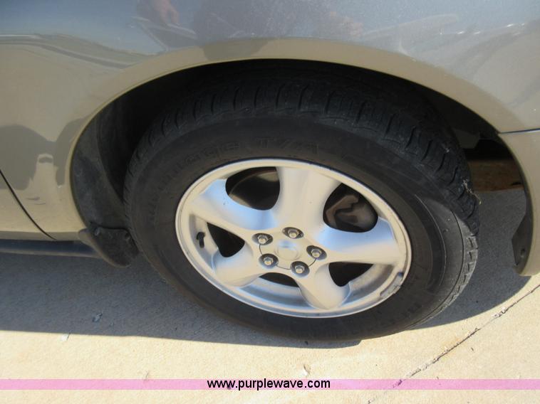 image for item L2832 2003 Ford Taurus SE