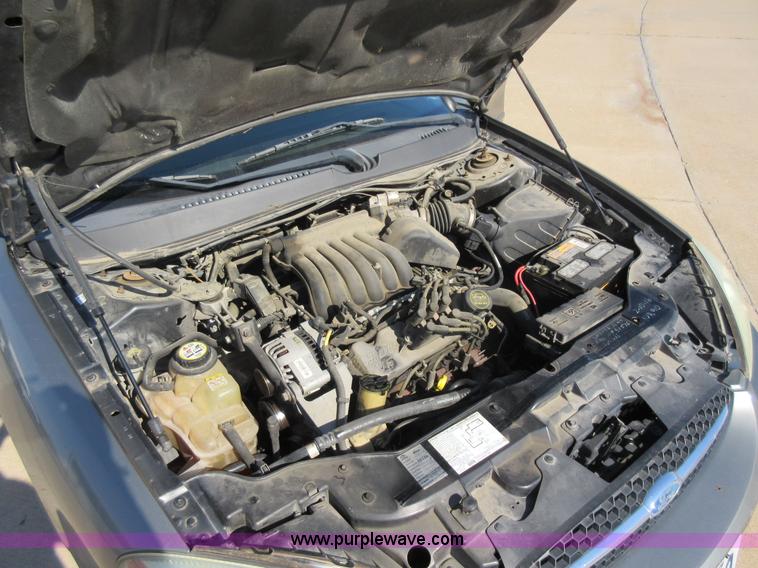 image for item L2832 2003 Ford Taurus SE