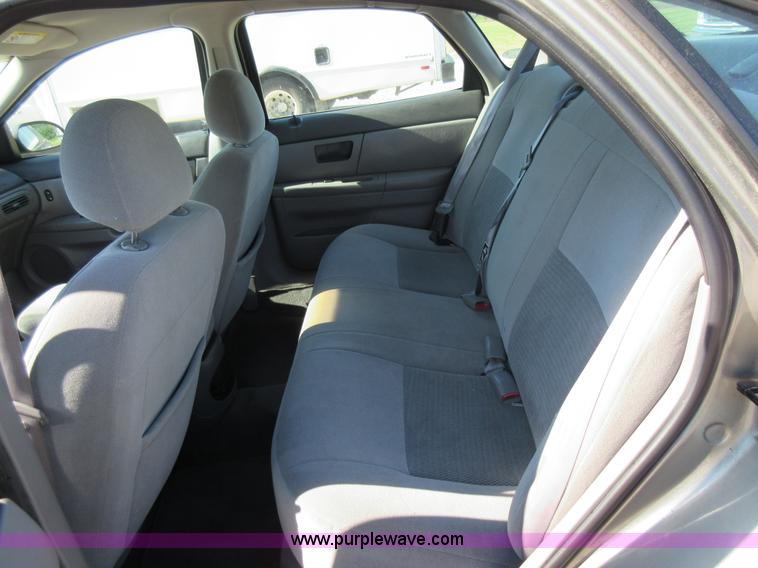 image for item L2832 2003 Ford Taurus SE