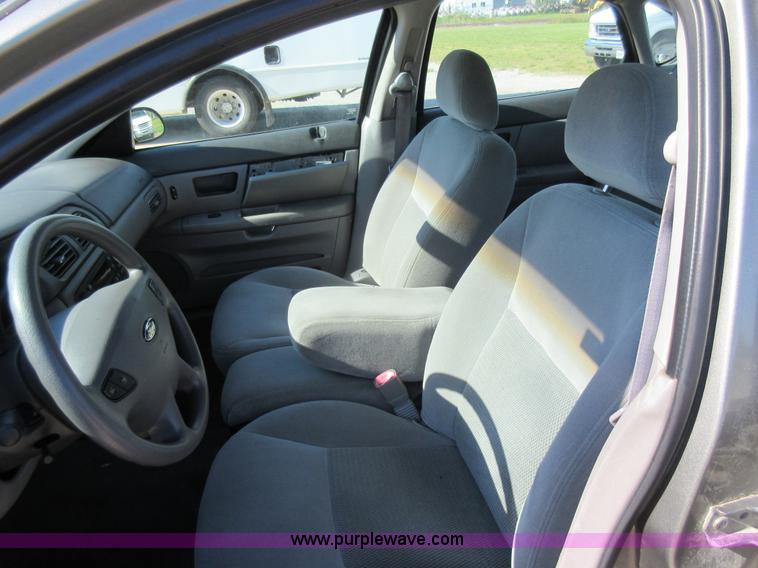 image for item L2832 2003 Ford Taurus SE