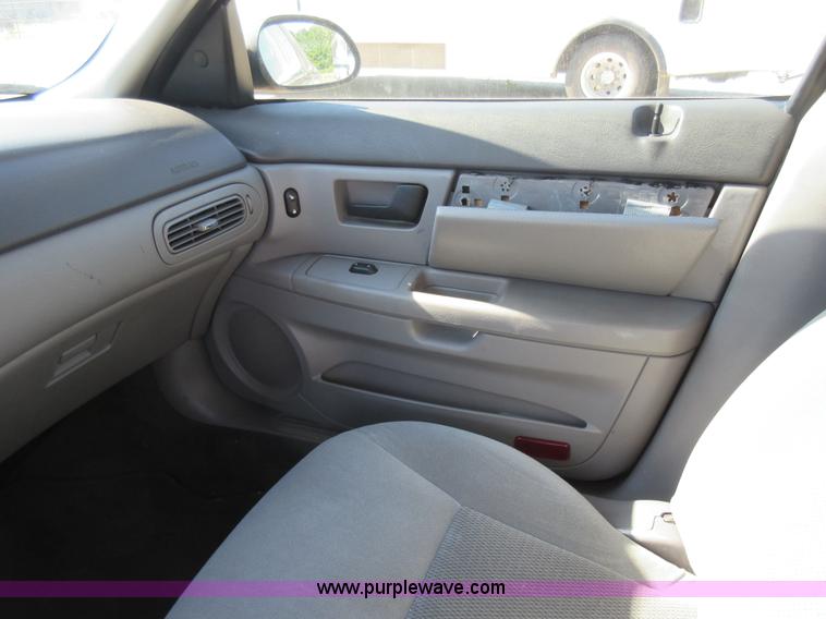 image for item L2832 2003 Ford Taurus SE