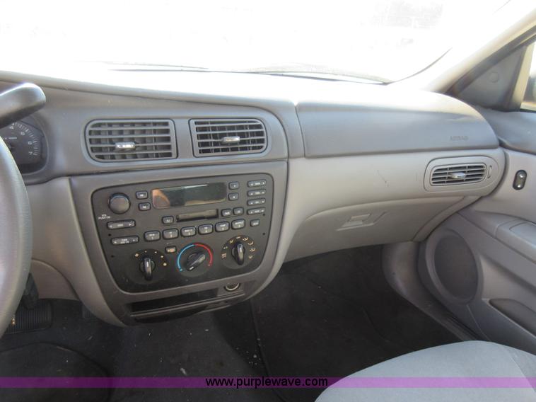 image for item L2832 2003 Ford Taurus SE