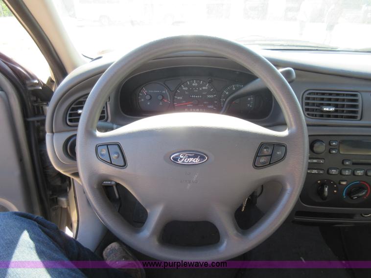 image for item L2832 2003 Ford Taurus SE