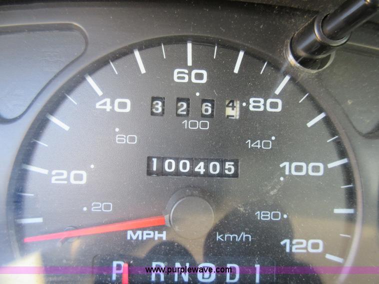 image for item L2832 2003 Ford Taurus SE