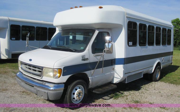 image for item L2833 1999 Ford Econoline E450 shuttle bus