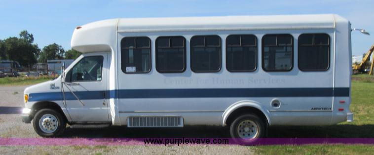 image for item L2833 1999 Ford Econoline E450 shuttle bus