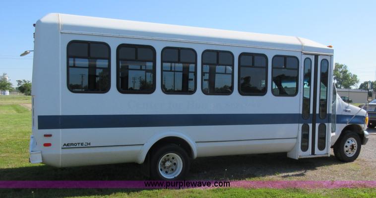 image for item L2833 1999 Ford Econoline E450 shuttle bus