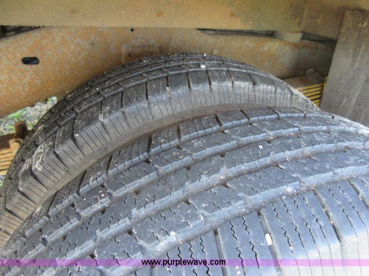 image for item L2833 1999 Ford Econoline E450 shuttle bus