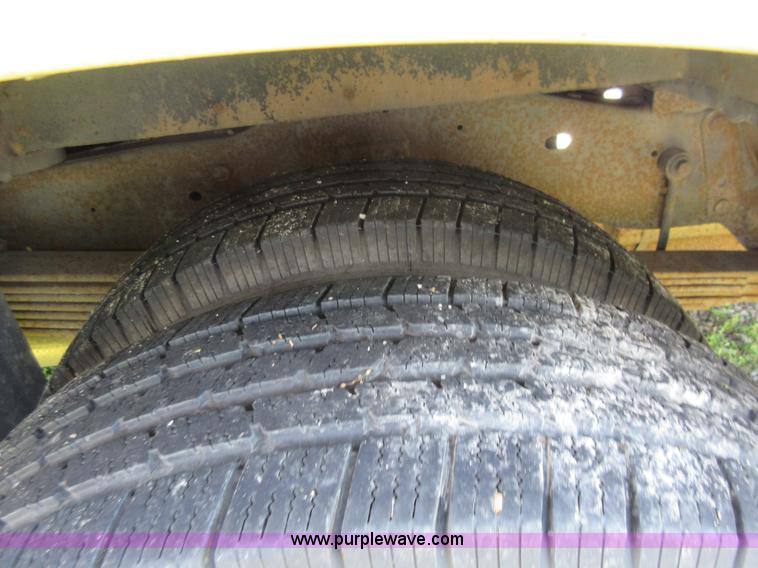 image for item L2833 1999 Ford Econoline E450 shuttle bus