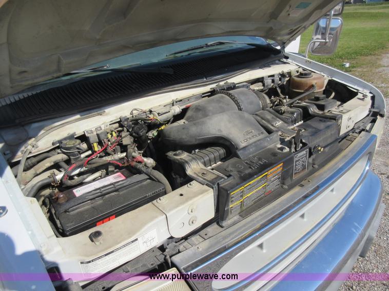 image for item L2833 1999 Ford Econoline E450 shuttle bus
