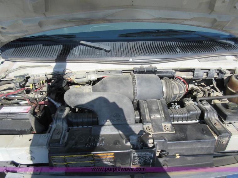 image for item L2833 1999 Ford Econoline E450 shuttle bus