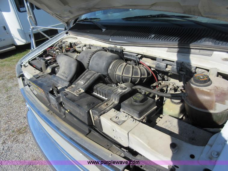 image for item L2833 1999 Ford Econoline E450 shuttle bus