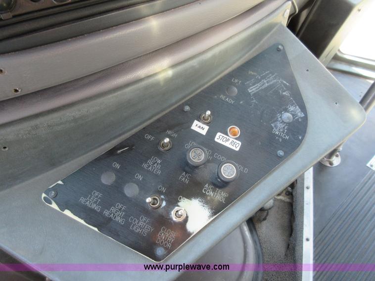 image for item L2833 1999 Ford Econoline E450 shuttle bus