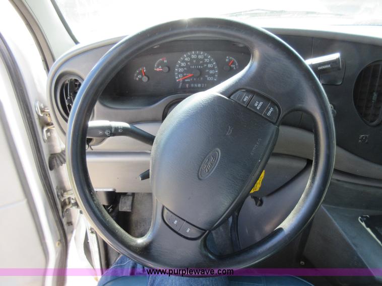 image for item L2833 1999 Ford Econoline E450 shuttle bus