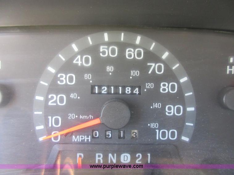 image for item L2833 1999 Ford Econoline E450 shuttle bus