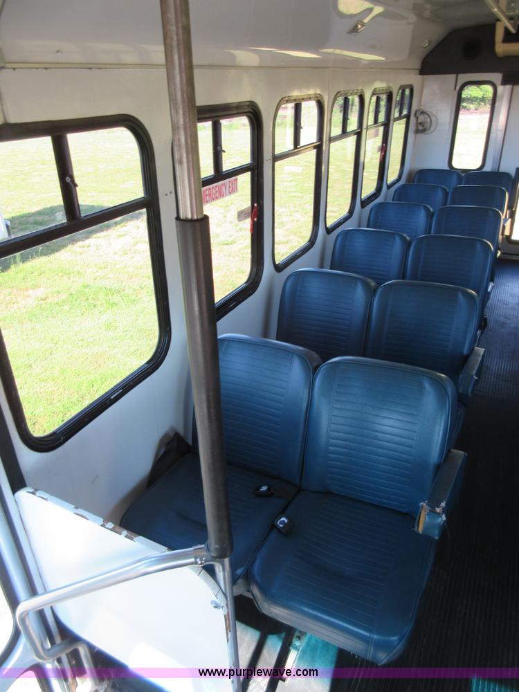 image for item L2833 1999 Ford Econoline E450 shuttle bus