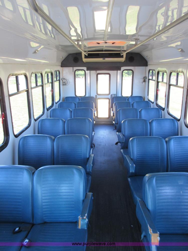 image for item L2833 1999 Ford Econoline E450 shuttle bus