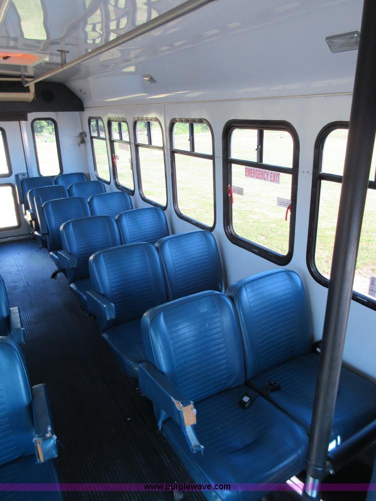 image for item L2833 1999 Ford Econoline E450 shuttle bus