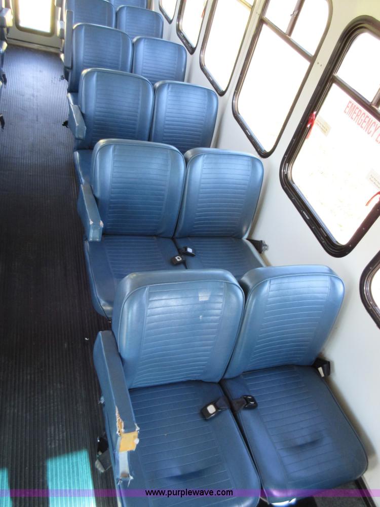 image for item L2833 1999 Ford Econoline E450 shuttle bus