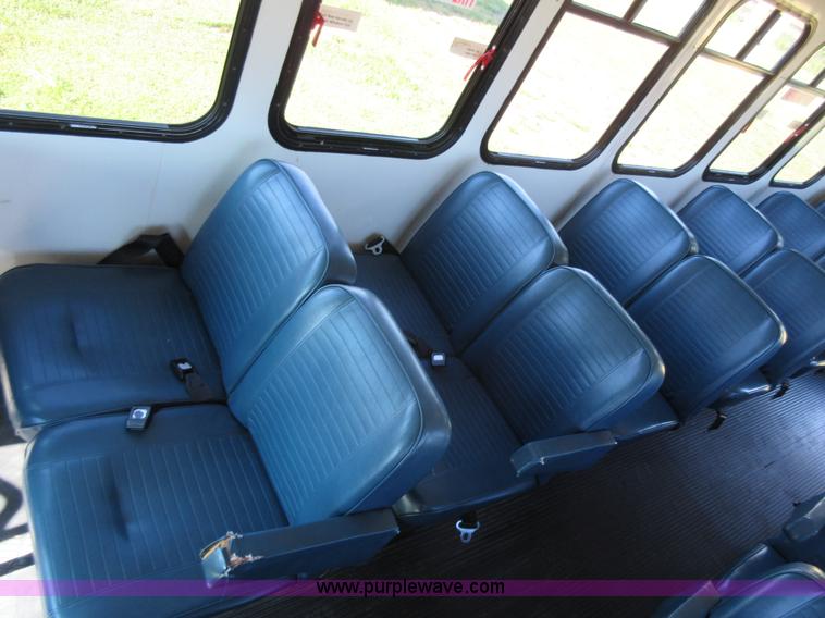 image for item L2833 1999 Ford Econoline E450 shuttle bus