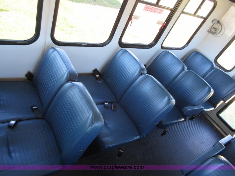 image for item L2833 1999 Ford Econoline E450 shuttle bus