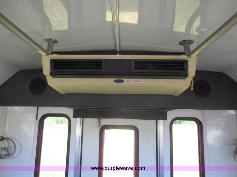 image for item L2833 1999 Ford Econoline E450 shuttle bus