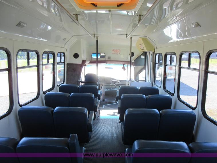 image for item L2833 1999 Ford Econoline E450 shuttle bus