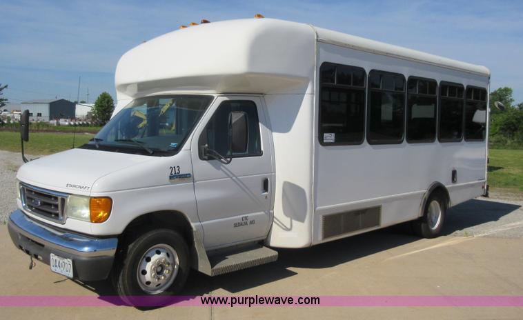 image for item L2834 2006 Ford E450 shuttle bus