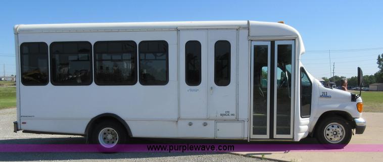 image for item L2834 2006 Ford E450 shuttle bus