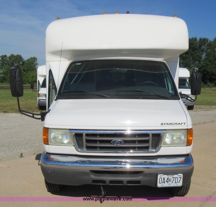 image for item L2834 2006 Ford E450 shuttle bus