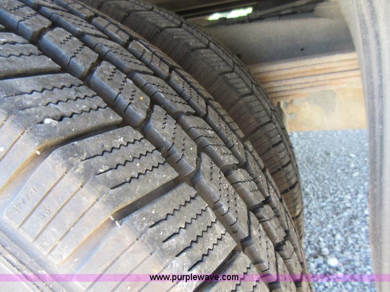 image for item L2834 2006 Ford E450 shuttle bus