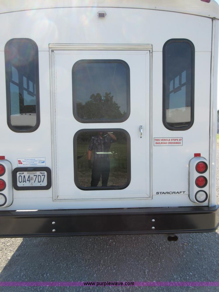 image for item L2834 2006 Ford E450 shuttle bus