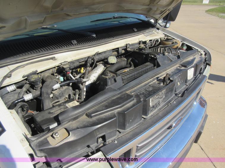 image for item L2834 2006 Ford E450 shuttle bus