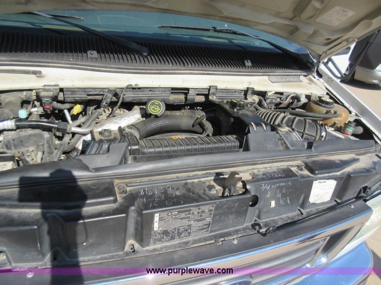 image for item L2834 2006 Ford E450 shuttle bus