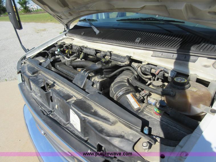 image for item L2834 2006 Ford E450 shuttle bus