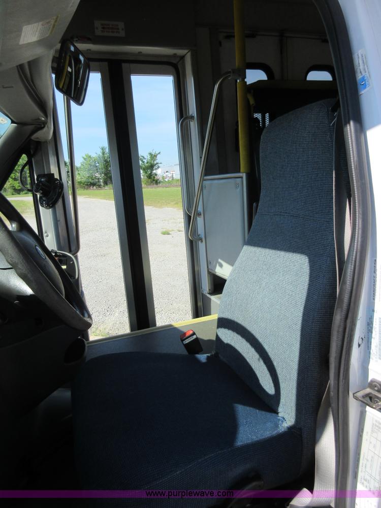 image for item L2834 2006 Ford E450 shuttle bus