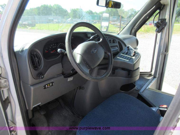 image for item L2834 2006 Ford E450 shuttle bus
