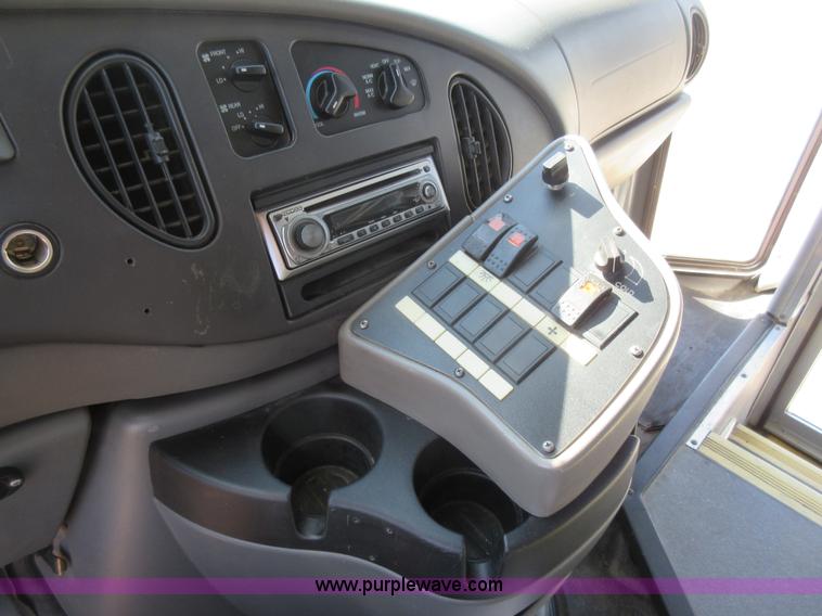 image for item L2834 2006 Ford E450 shuttle bus