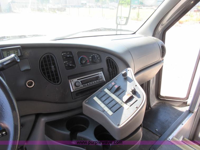image for item L2834 2006 Ford E450 shuttle bus