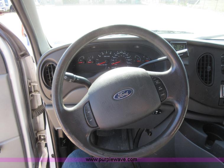 image for item L2834 2006 Ford E450 shuttle bus