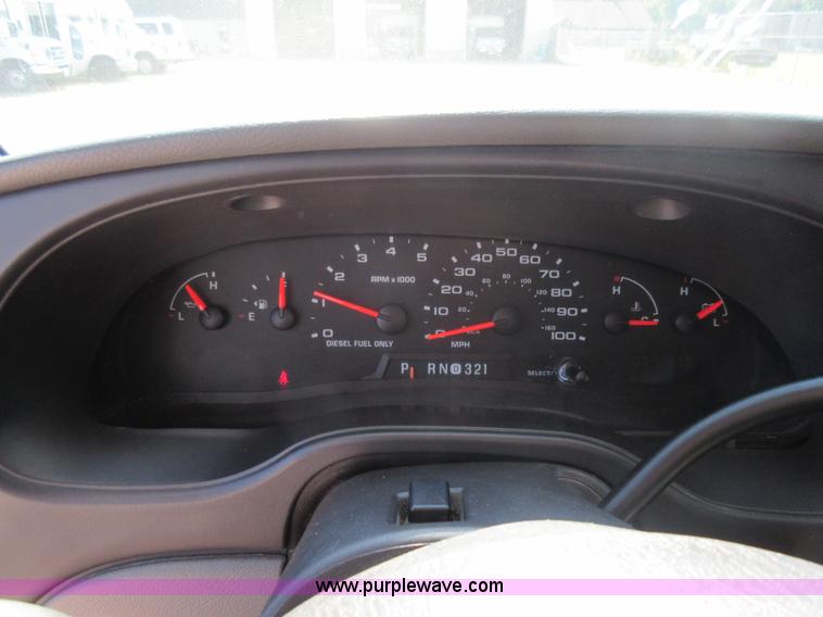 image for item L2834 2006 Ford E450 shuttle bus