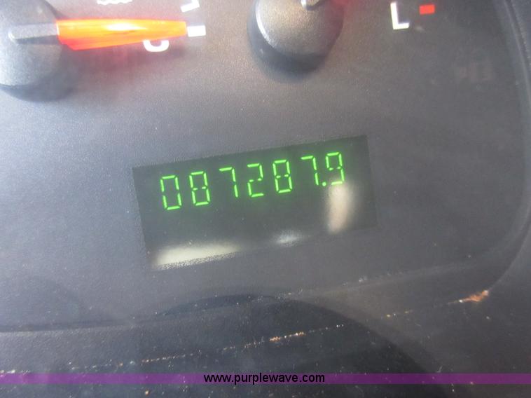 image for item L2834 2006 Ford E450 shuttle bus