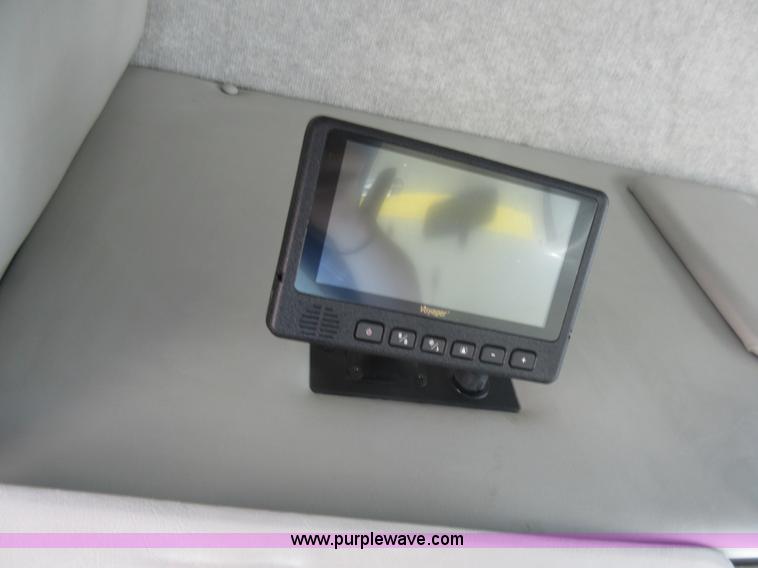 image for item L2834 2006 Ford E450 shuttle bus