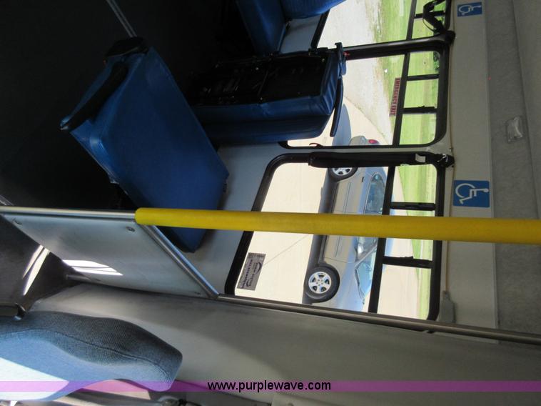 image for item L2834 2006 Ford E450 shuttle bus