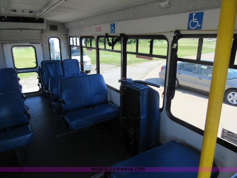 image for item L2834 2006 Ford E450 shuttle bus