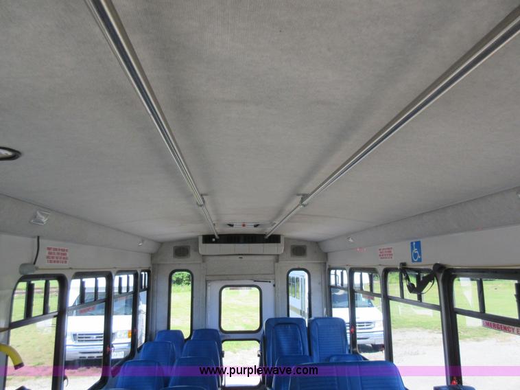 image for item L2834 2006 Ford E450 shuttle bus