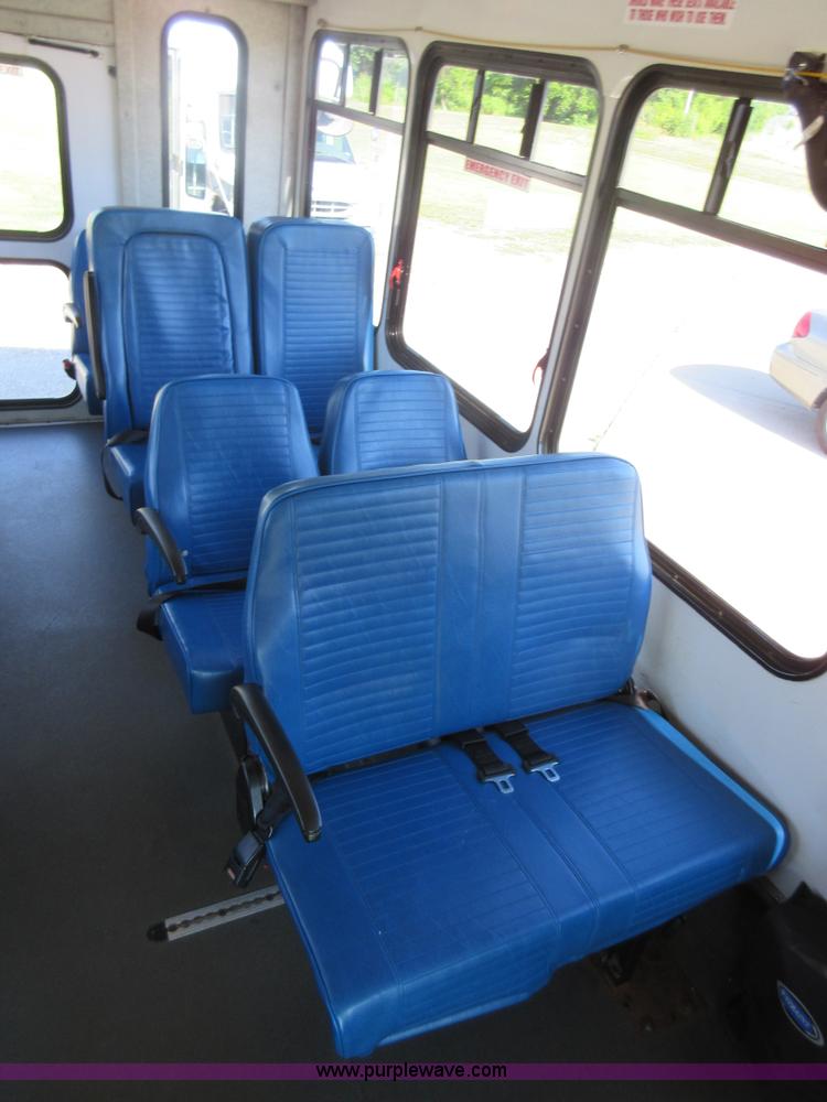 image for item L2834 2006 Ford E450 shuttle bus